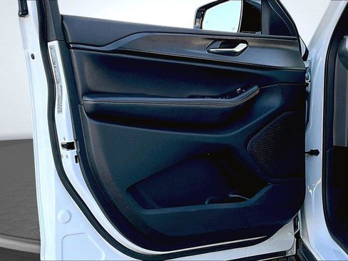 Used 2023 Jeep Grand Cherokee L Laredo image 23