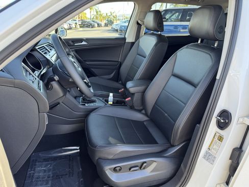 Certified 2021 Volkswagen Tiguan SE w/ Panoramic Sunroof Package image 16