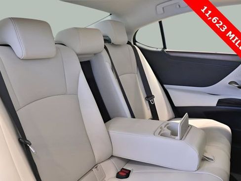 Used 2025 Lexus ES 300h w/ Premium Package image 34