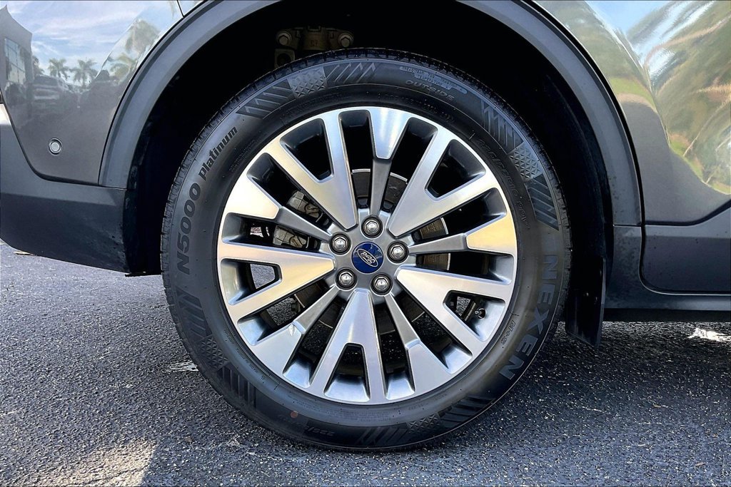 Used 2020 Ford Escape Titanium FWD image 35
