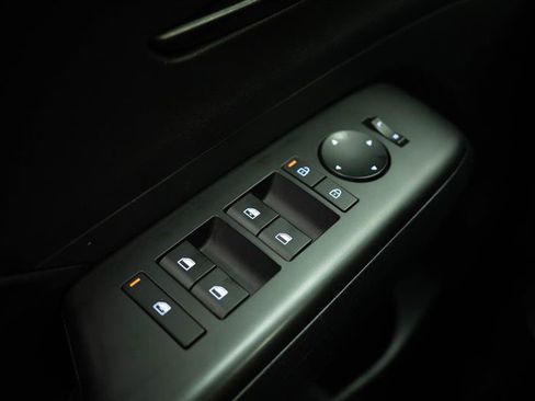 Used 2025 Hyundai Kona SEL FWD image 28