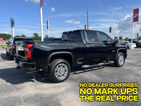 Used 2025 Chevrolet Silverado 2500 LT w/ Z71 Chrome Sport Edition AWD/4WD image 2