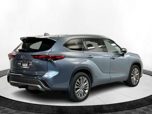 Certified 2022 Toyota Highlander Platinum image 6