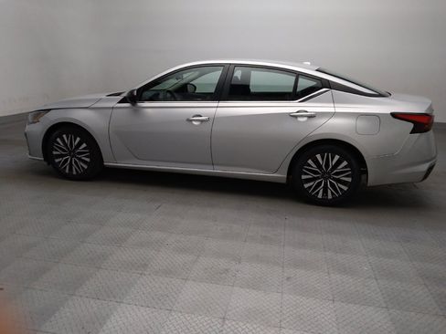 Used 2024 Nissan Altima 2.5 SV FWD image 3
