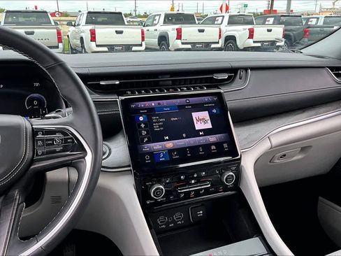 Used 2021 Jeep Grand Cherokee L Overland w/ Luxury Tech Group IV image 7