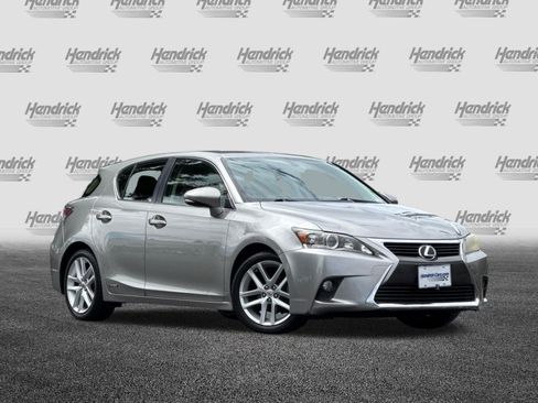 Used 2017 Lexus CT 200h w/ Accessory Package 2 FWD image 2
