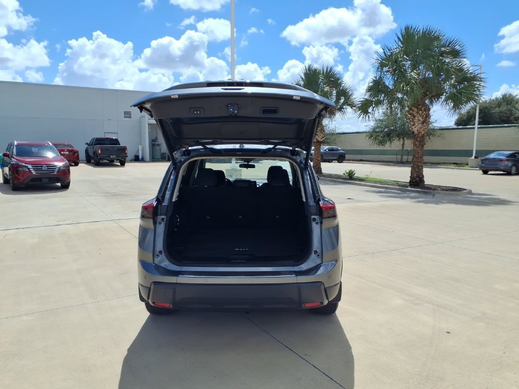 Used 2025 Nissan Rogue SV w/ SV Premium Package FWD image 20