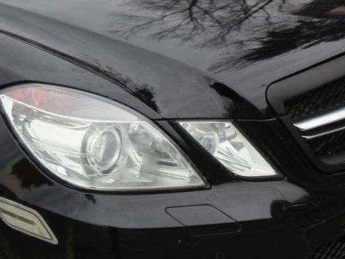Used 2011 Mercedes-Benz E 550 4MATIC Sedan image 30
