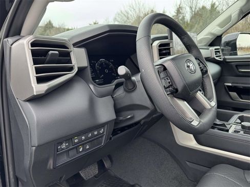 Used 2024 Toyota Tundra Limited image 2