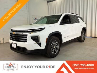 Used 2025 Chevrolet Traverse LT