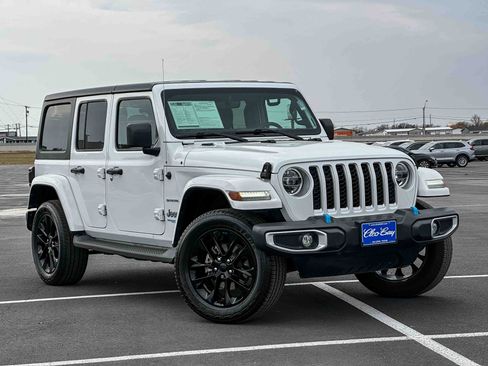 Used 2022 Jeep Wrangler Unlimited Sahara w/ Cold Weather Group image 2
