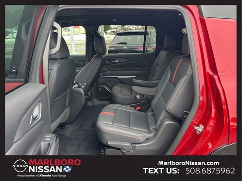 Used 2024 Chevrolet Traverse RS image 16