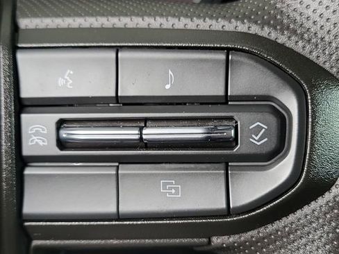 Certified 2024 Chevrolet Colorado W/T image 9