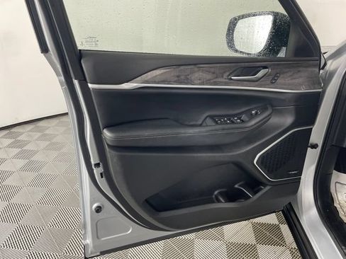 Used 2022 Jeep Grand Cherokee L Limited AWD/4WD image 18