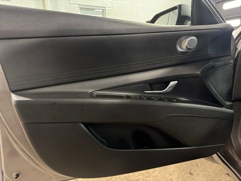 Used 2023 Hyundai Elantra SEL FWD image 19