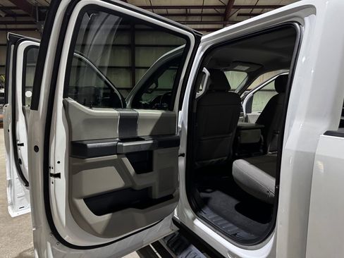 Used 2022 Ford F250 XLT w/ FX4 Off-Road Package image 16