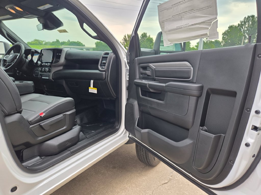 New 2026 RAM 5500 Tradesman w/ Chrome Appearance Group AWD/4WD image 70