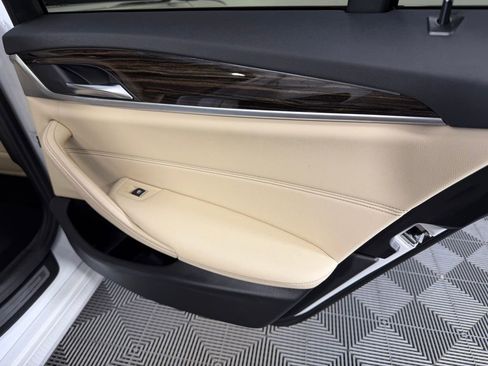 Used 2023 BMW 530i w/ Convenience Package image 30