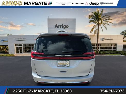 New 2026 Chrysler Pacifica Select FWD image 6