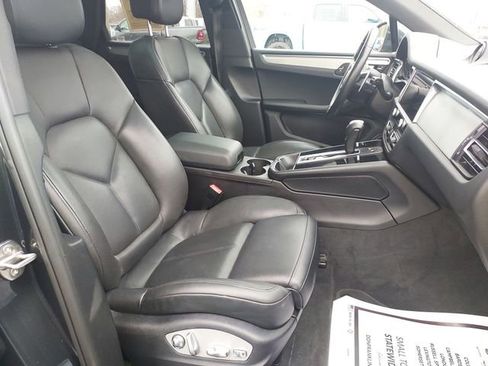 Used 2022 Porsche Macan image 31