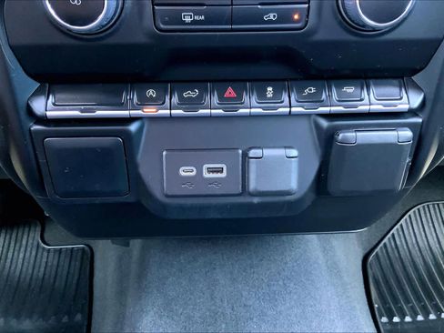 Used 2022 Chevrolet Silverado 1500 Custom RWD image 34