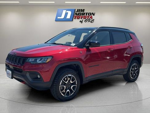 Used 2025 Jeep Compass Trailhawk AWD/4WD image 1