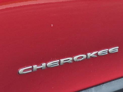 Used 2015 Jeep Cherokee Latitude FWD image 12
