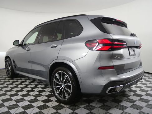 Certified 2026 BMW X5 sDrive40i w/ M Sport Package RWD image 3