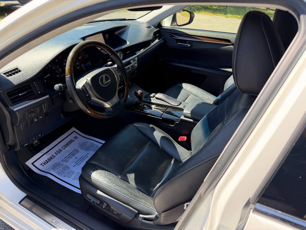 Used 2015 Lexus ES 350 w/ Luxury Package FWD image 9
