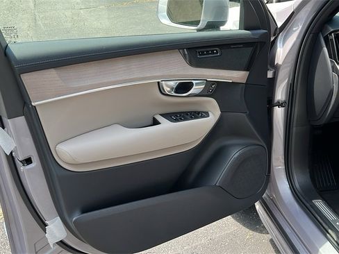 New 2026 Volvo XC90 B6 Plus w/ Protection Package Premier image 8