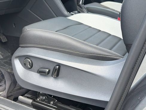 New 2026 Volkswagen Taos SEL AWD/4WD image 18