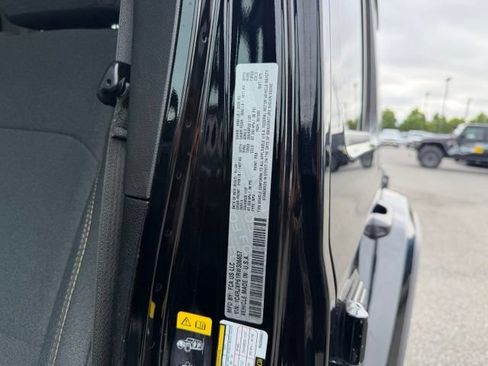 Used 2024 Jeep Wrangler Unlimited Sahara AWD/4WD image 22