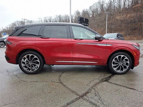 Certified 2024 Lincoln Nautilus Reserve w/ Equipment Group 202A image 7