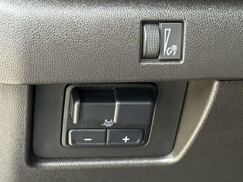 Used 2024 Chevrolet Colorado LT w/ LT Convenience Package II RWD image 22