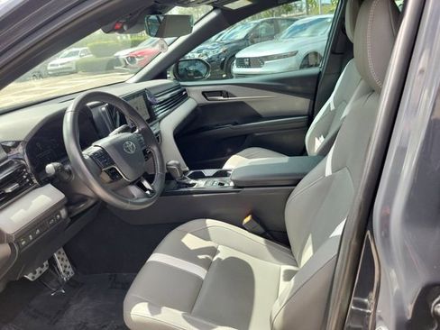 Used 2025 Toyota Camry SE image 11