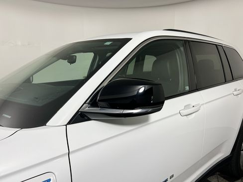 Used 2022 Jeep Grand Cherokee Limited 4xe image 12