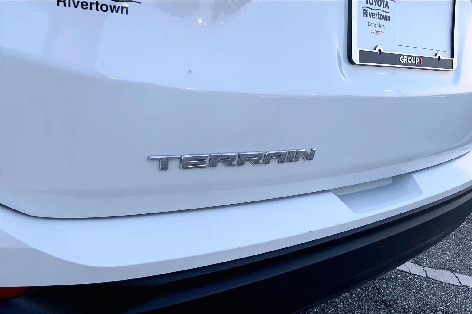 Used 2024 GMC Terrain SLE AWD/4WD image 9