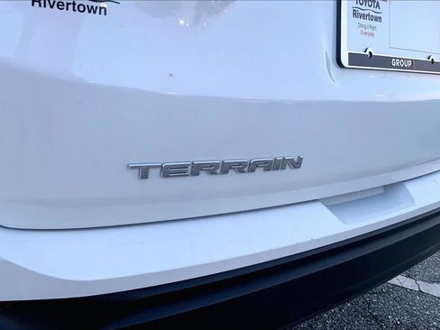 Used 2024 GMC Terrain SLE AWD/4WD image 9