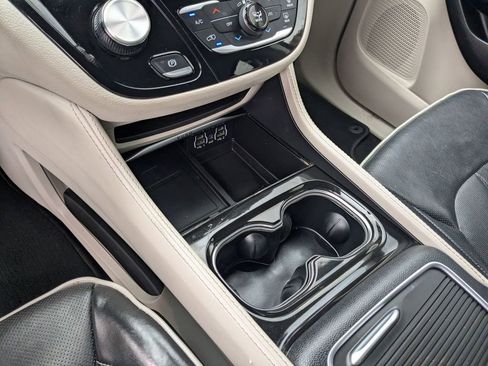 Used 2023 Chrysler Pacifica Limited image 23