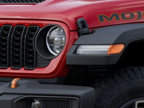 Used 2025 Jeep Gladiator Mojave w/ Convenience Group AWD/4WD image 10