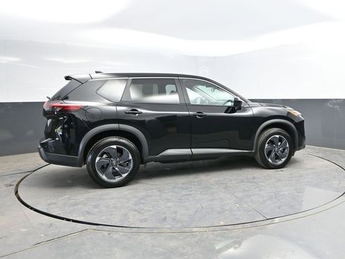 Used 2024 Nissan Rogue SV FWD image 10