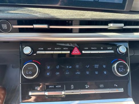 Used 2024 Hyundai Santa Fe Limited FWD image 7