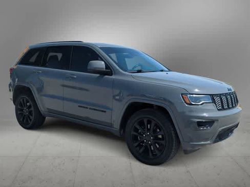 Used 2021 Jeep Grand Cherokee Laredo X image 2
