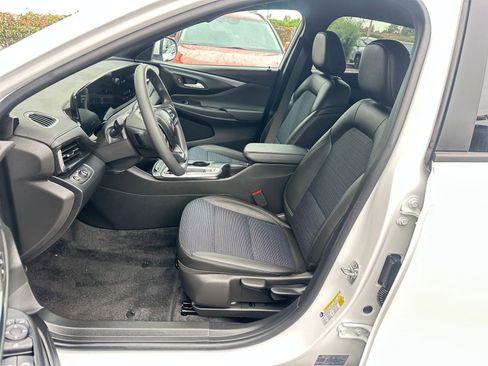 Used 2025 Buick Envista Preferred image 27