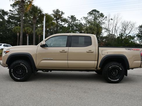 Used 2020 Toyota Tacoma TRD Off-Road image 2