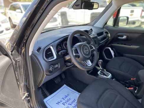 Used 2020 Jeep Renegade Latitude w/ Popular Equipment Group FWD image 9