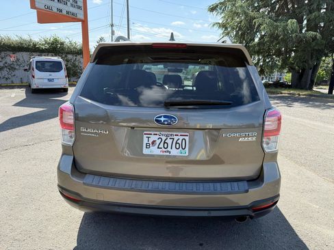 Used 2017 Subaru Forester 2.5i Touring AWD/4WD image 5