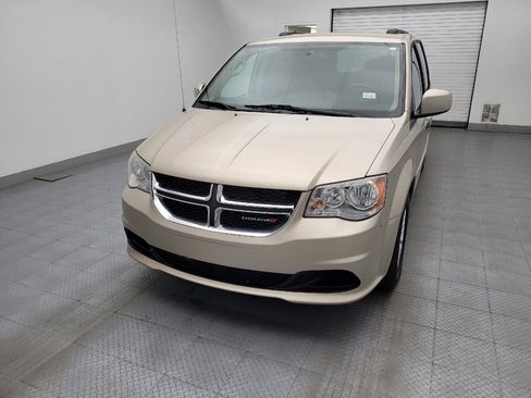 Used 2016 Dodge Grand Caravan SXT FWD image 15