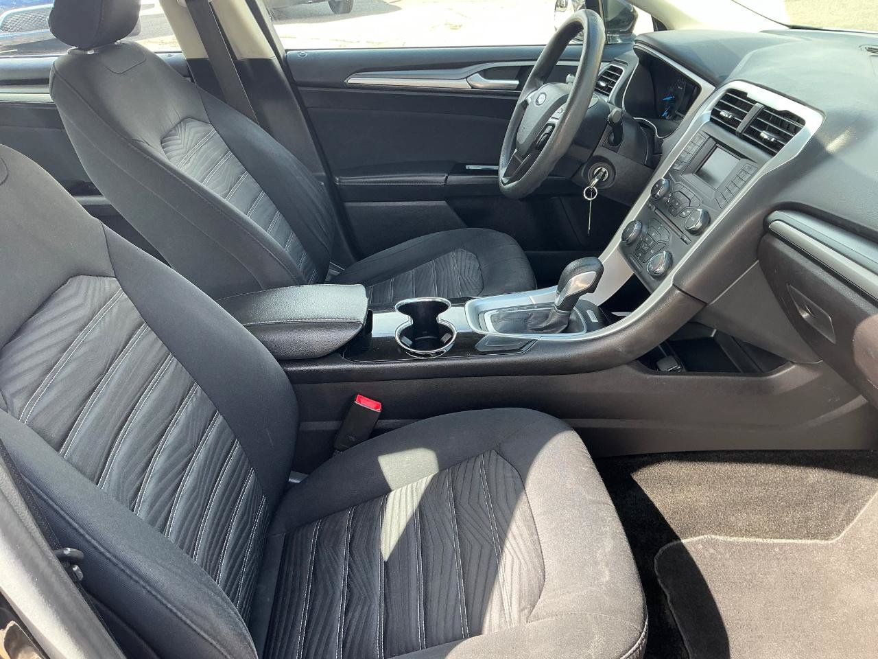 Used 2016 Ford Fusion SE FWD image 11