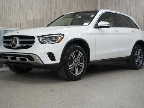 Used 2020 Mercedes-Benz GLC 300 GLC 300 4MATIC SUV image 4